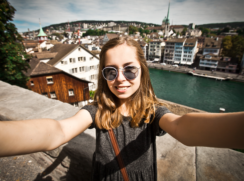 selfie-in-switzerland-girl-travel-4960636