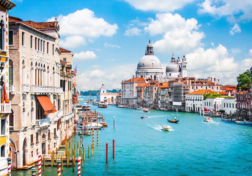 canal-grande-with-basilica-di-santa-maria-della-salute-in-venice-italy-5