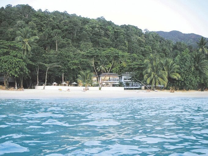 lonely-beach-resort-6495231